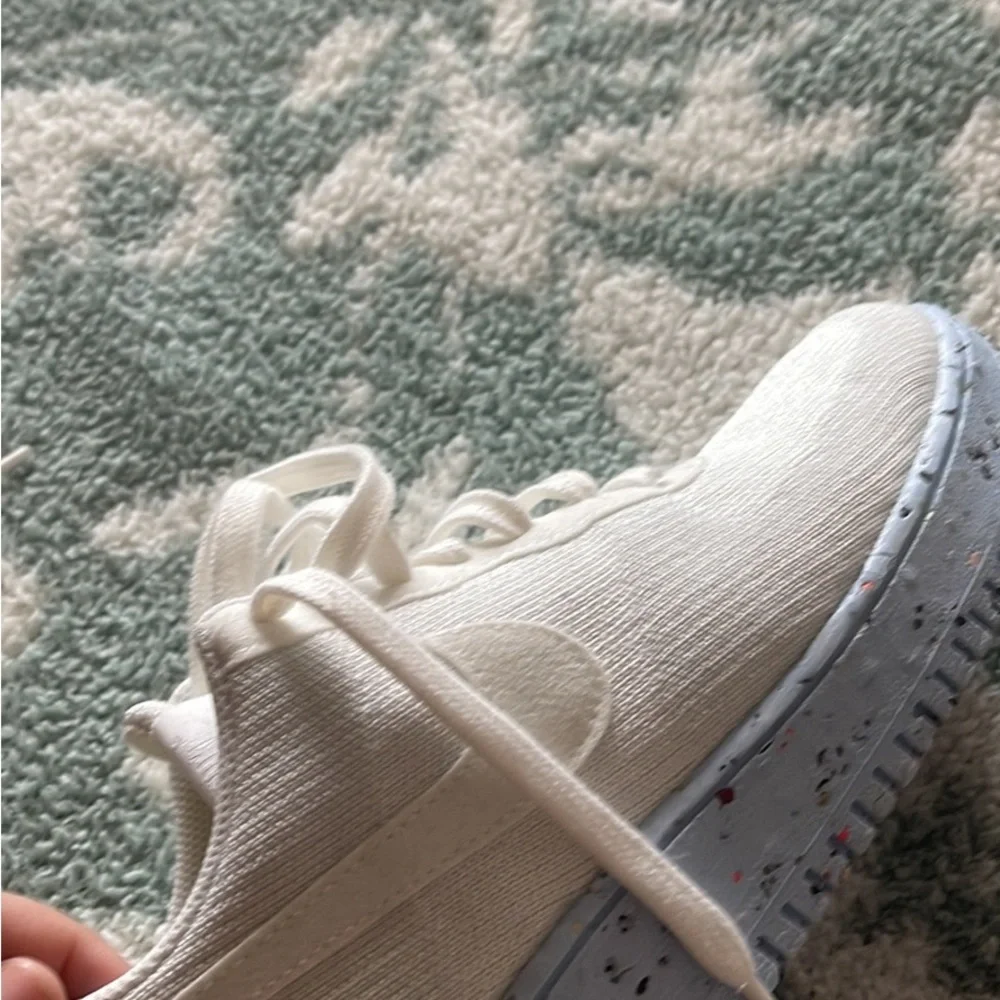 Nike - Picture 3 of 3